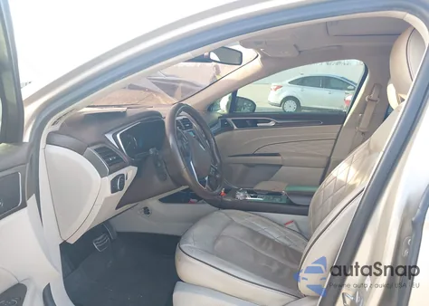 2017 Ford Fusion Hybrid Platinum z USA, uszkodzony, nr VIN 3FA6P0RU2HR416290